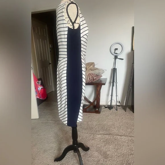 Lauren- Ralph Lauren Navy and White Striped Dress
In a Size 10 - Picture 7 of 11
